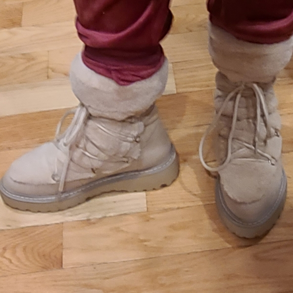 Cute & Like New! - Picture 6 of 16